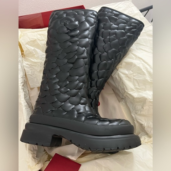 NEW Valentino Garavani Atelier Black rose flower rain boots - Picture 6 of 14